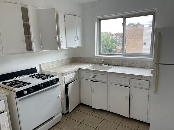 4th image of 6325 N Albany Ave APT 3
