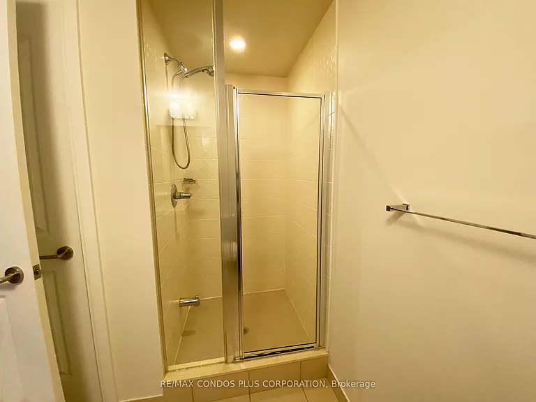 560 Front St W #325 — Photo 16