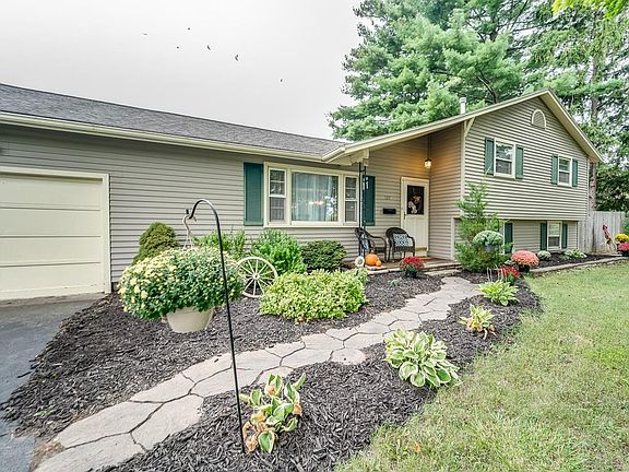 3rd image of 127 Norris Dr