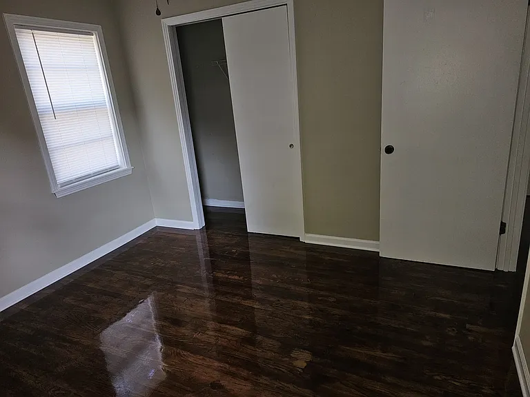 404 E Gilmore St — Photo 2