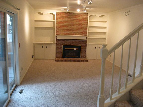 Well Maintained Custom Duplex 2BR/Deluxe Ownersuite 3.5 BA F