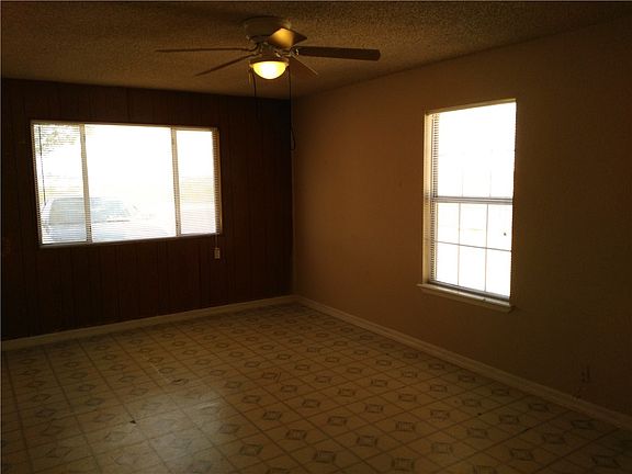 5th image of 13240 Cameldale Dr