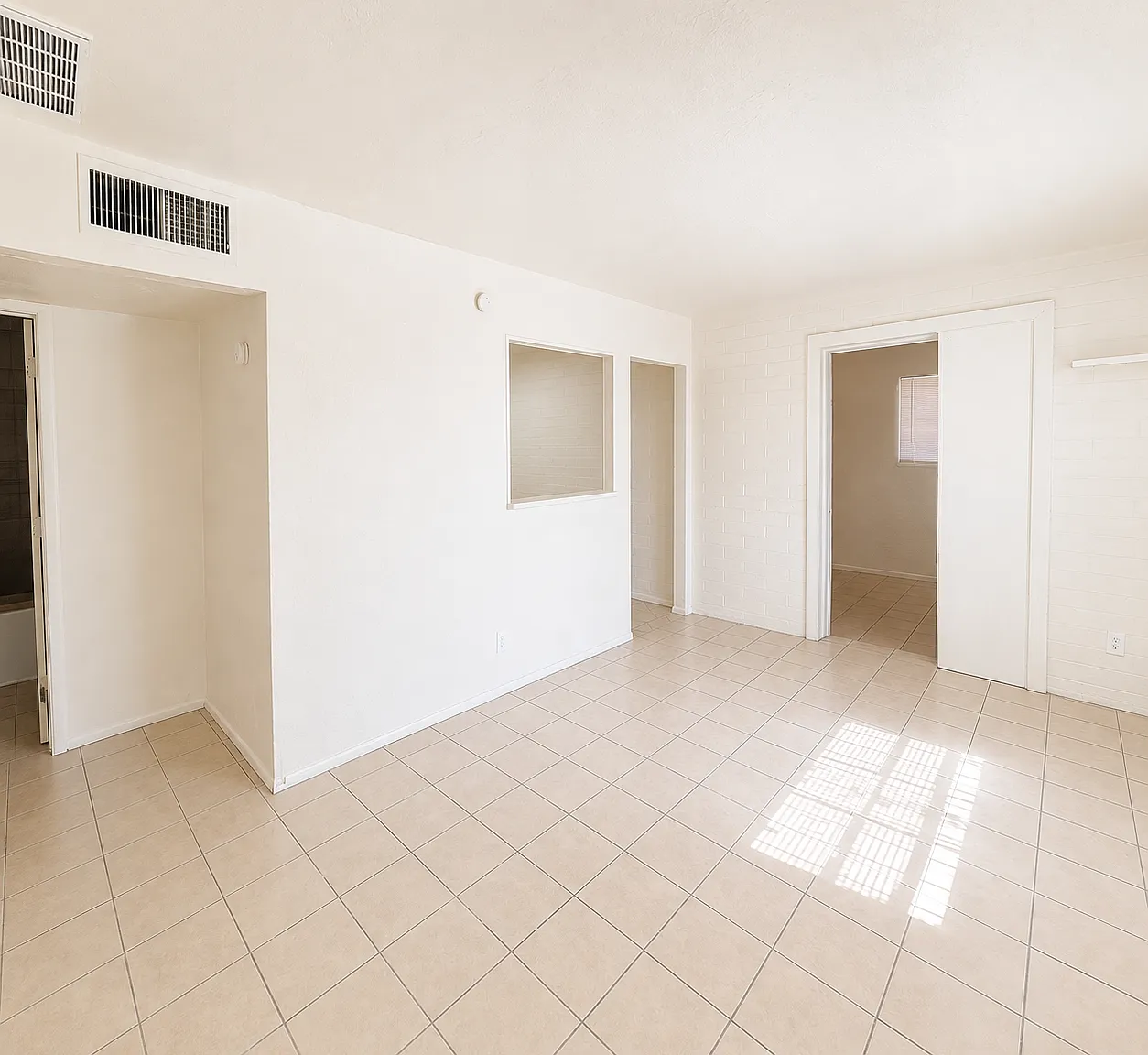 3 bed, 1038 sqft, $1,695 — Photo 2