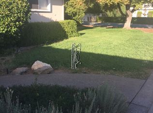 5038 Huntington Dr, Redding, CA 96002