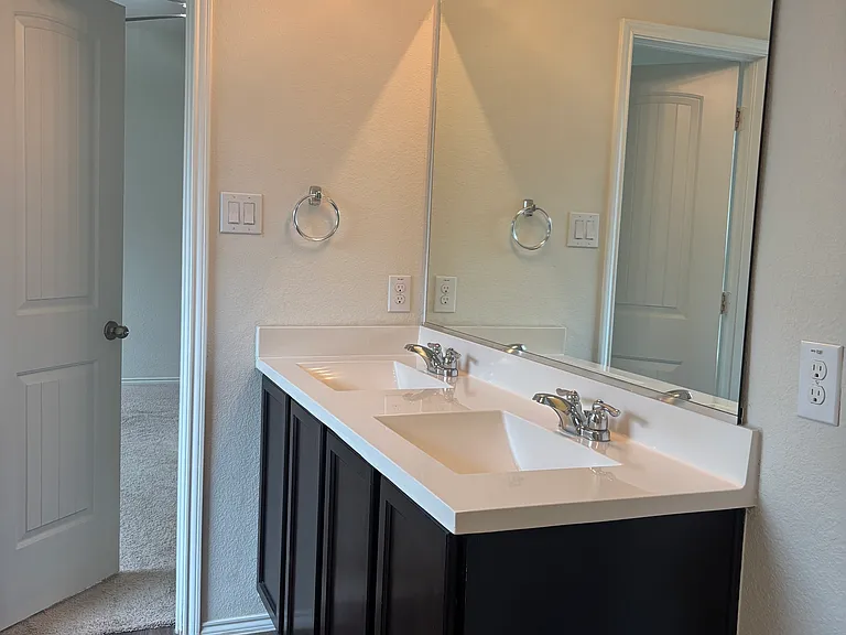 2065 Alamandine Ave — Photo 18