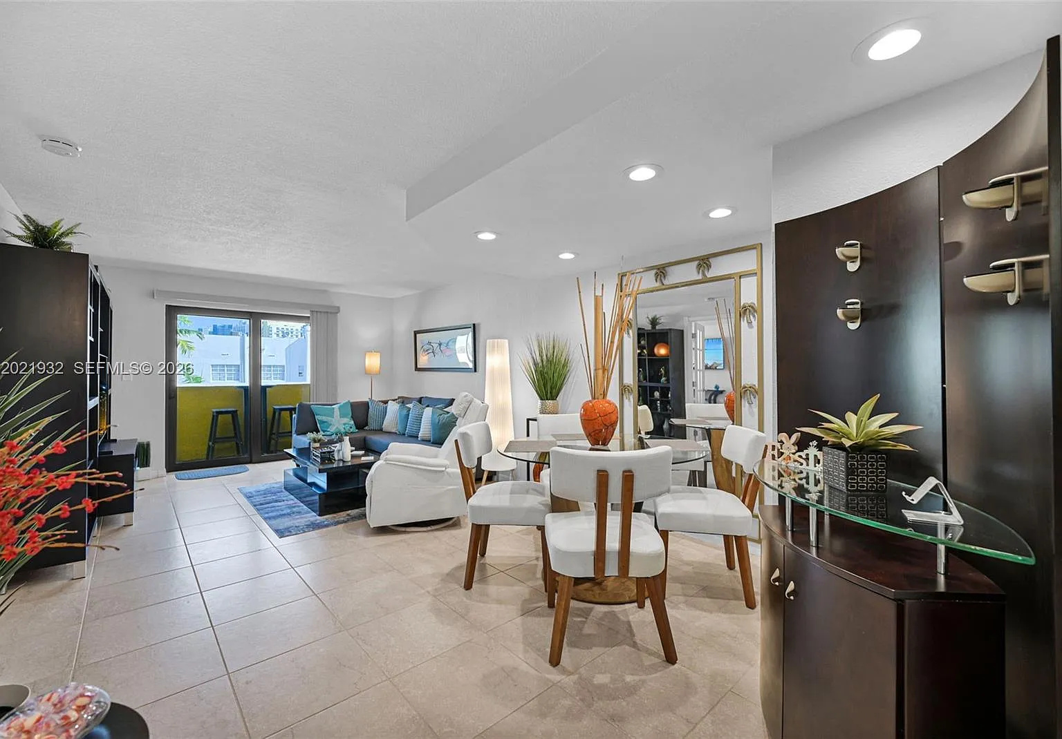 Collins Plaza Condo — Photo 1