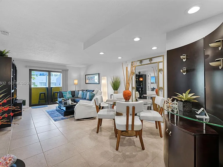 1334 Collins Ave #403 — Photo 1