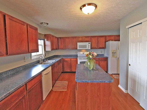 4th image of 6022 Edgemont Way