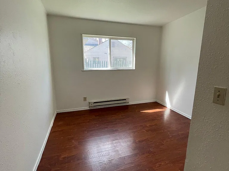 708 N Poplar St — Photo 7