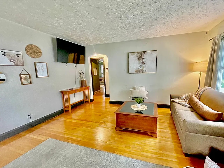 1239 Schiller Ave — Photo 1