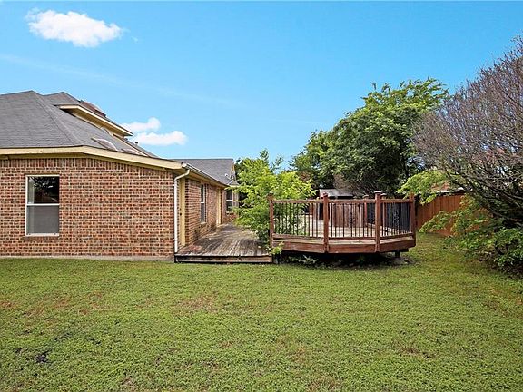5th image of 822 McComb Ln