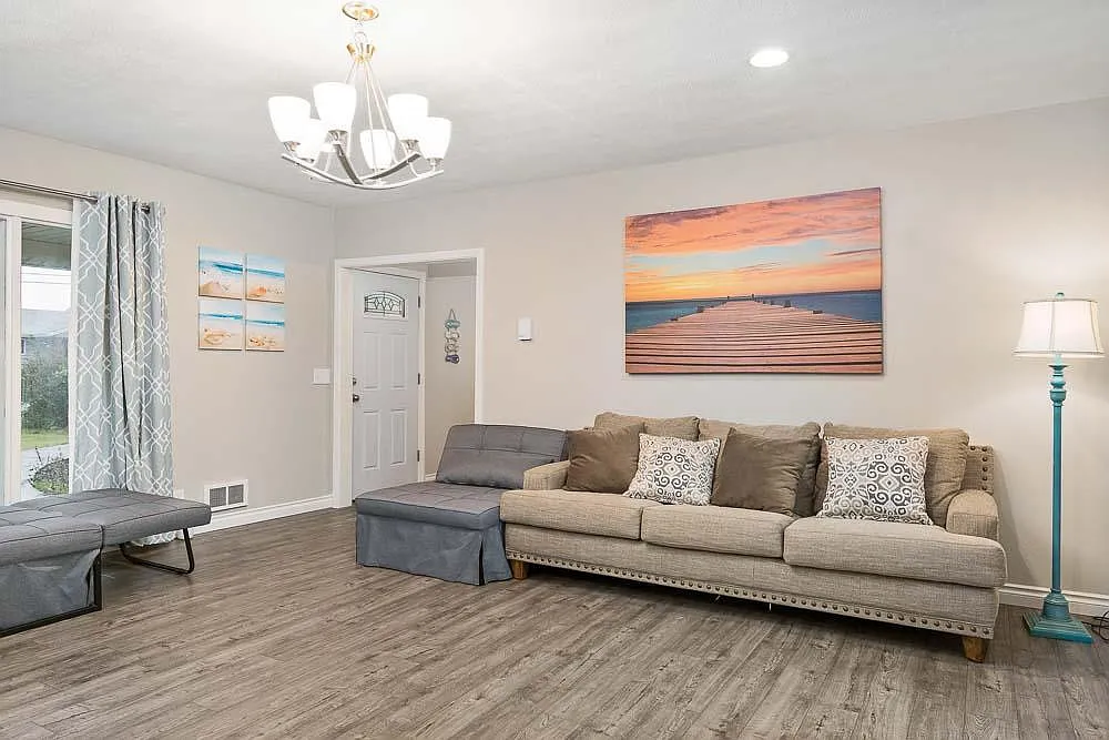 3 bed, 1.5 bath, 1300 sqft, $3,000 — Photo 3
