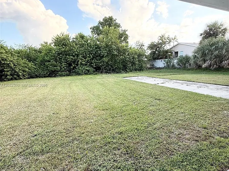 801 Brodhag Dr — Photo 16