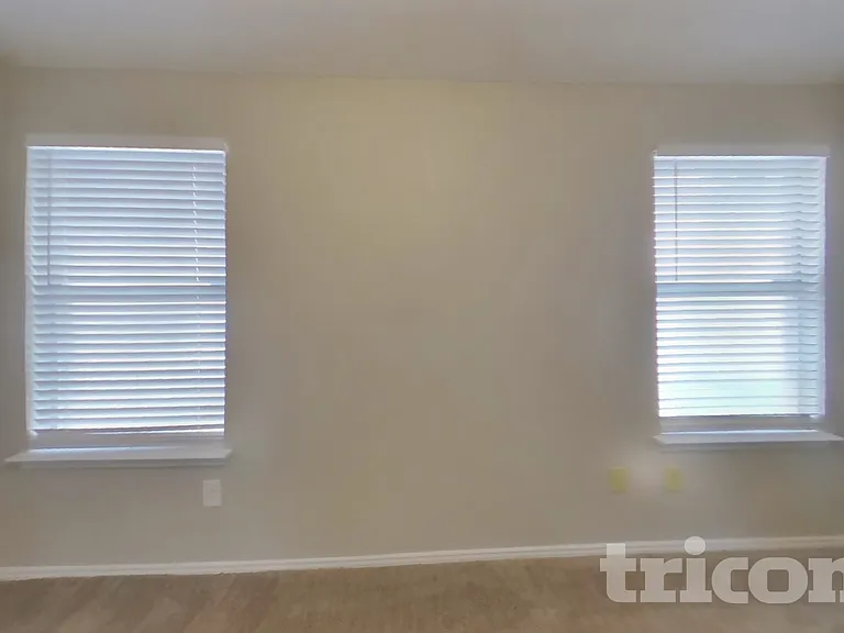 908 Winchester Ln — Photo 7