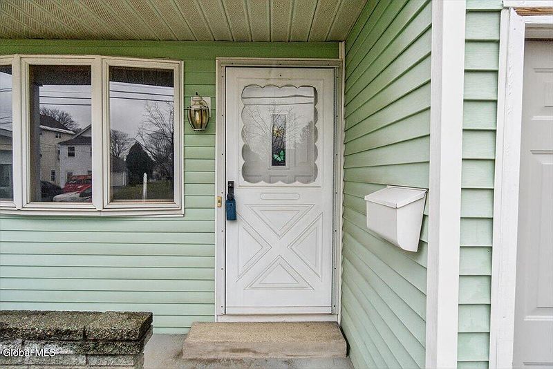 3rd image of 2507 Augustine Avenue