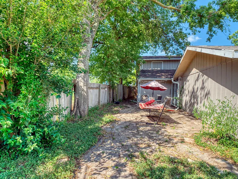 1202 E Saint Johns Ave #B — Photo 29