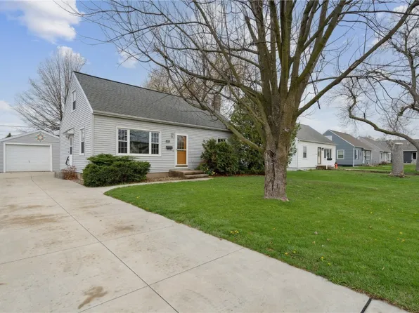 1432 8th St NW, Cedar Rapids, IA 52405