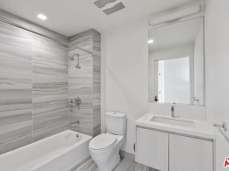 1050 S Grand Ave #1410 — Photo 19