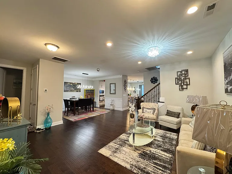929 Haybeck Ln — Photo 3