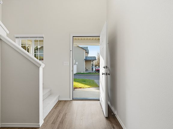 4th image of 2535 NE 127th Ave