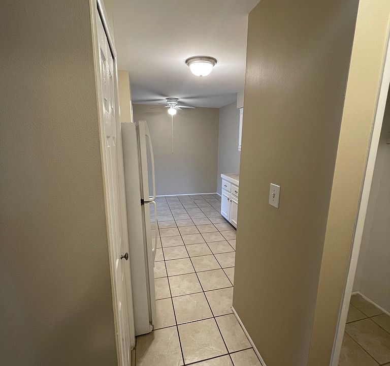 757 W Maple Rd, photo 23
