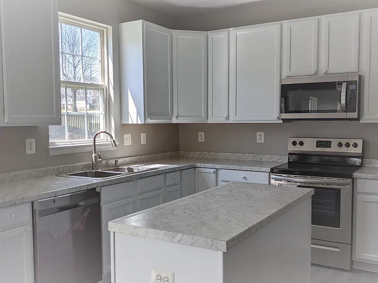 411 Hanrahan Ct SE — Photo 15