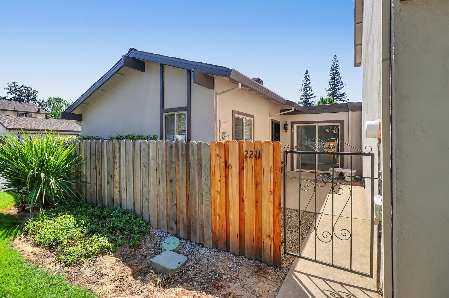2211 Baywater Ln photo 1