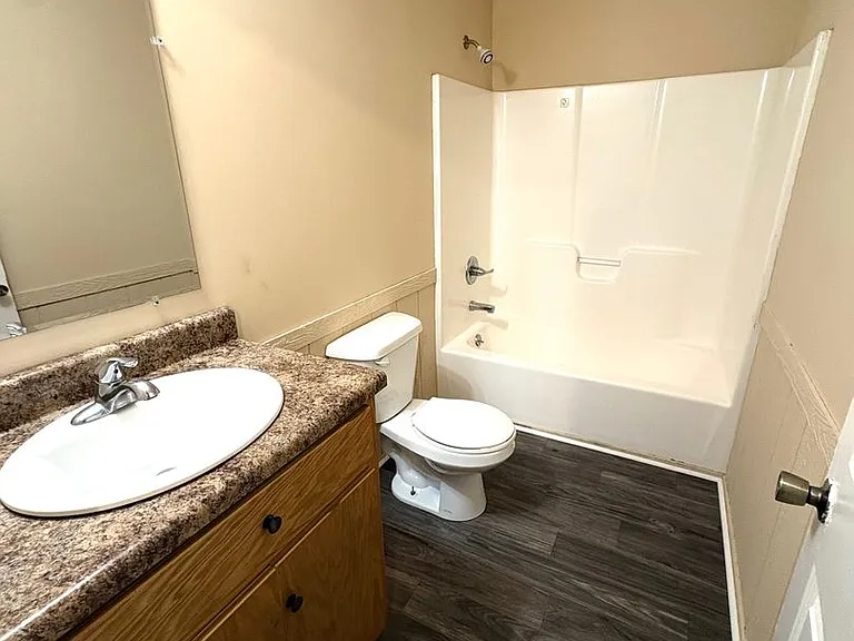529 E Main St — Photo 32