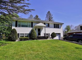 37 Brickyard Rd, Mechanicville, NY 12118