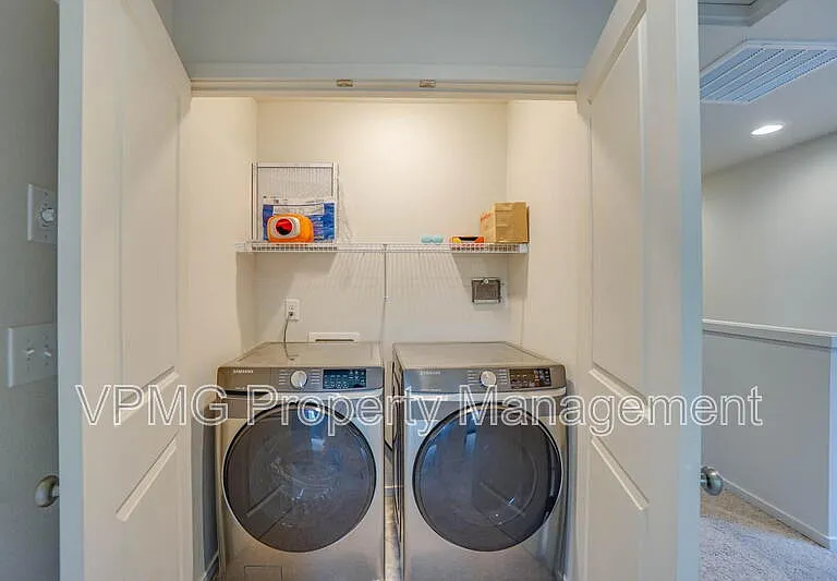 2023 NE Four Seasons Ln — Photo 16