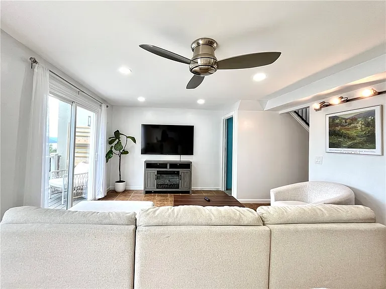 9 Harbour Ln — Photo 15