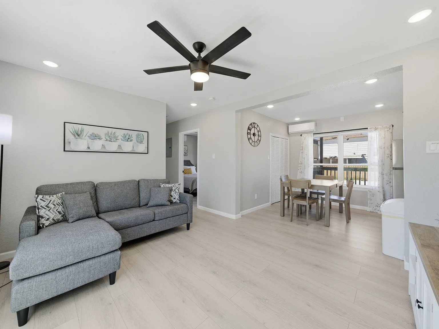 2 bed, 2.0 bath, 800 sqft, $1,275 — Photo 1
