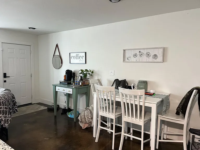 1-422 S Garrett Ct — Photo 6