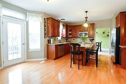 4th image of 880 Bennett Dr