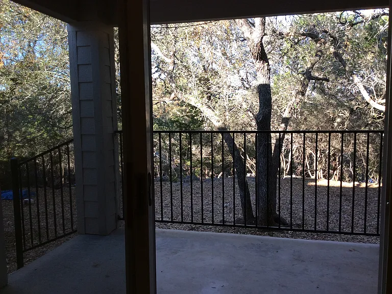 472 Shady Bluff Dr — Photo 8