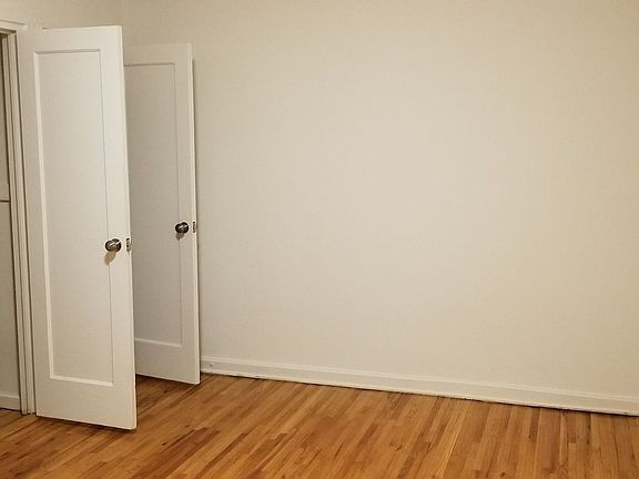 3rd image of 141-30 Pershing Cres #6L