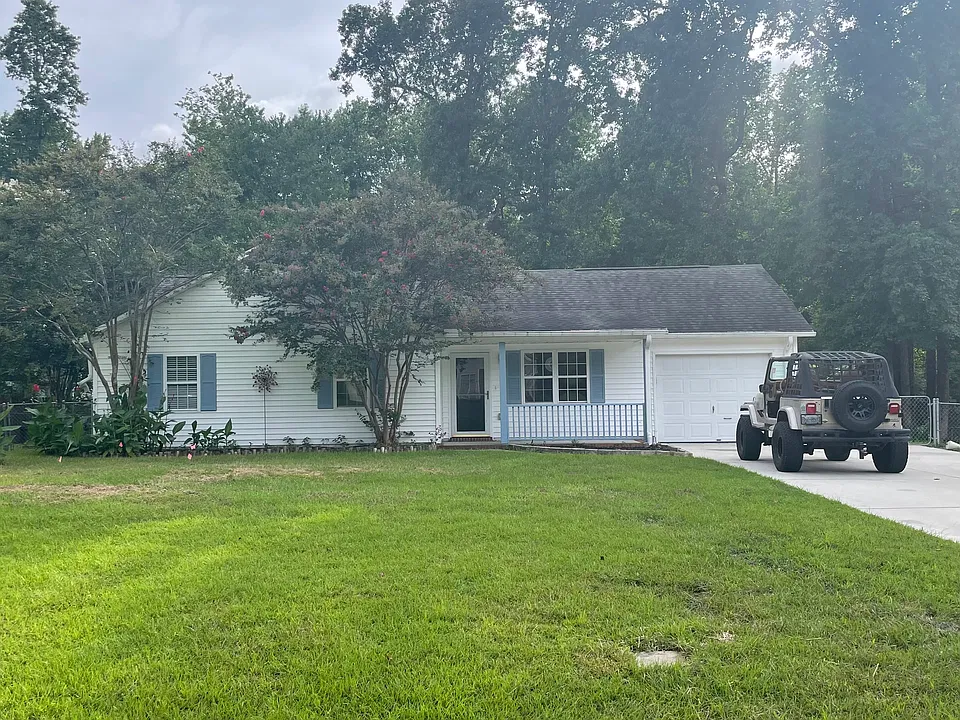 115 Sweetwater Dr