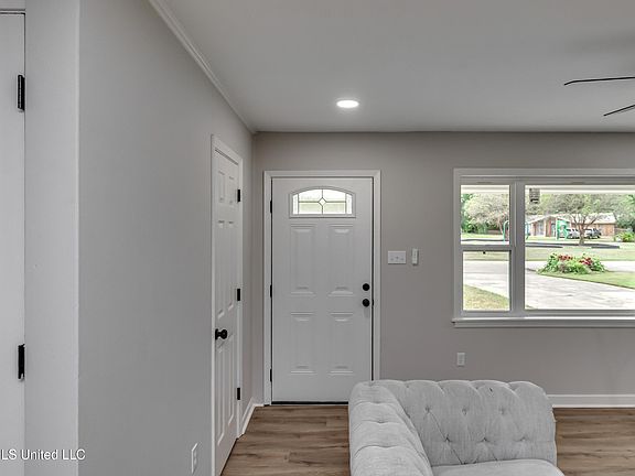 5th image of 108 Crimson Ln