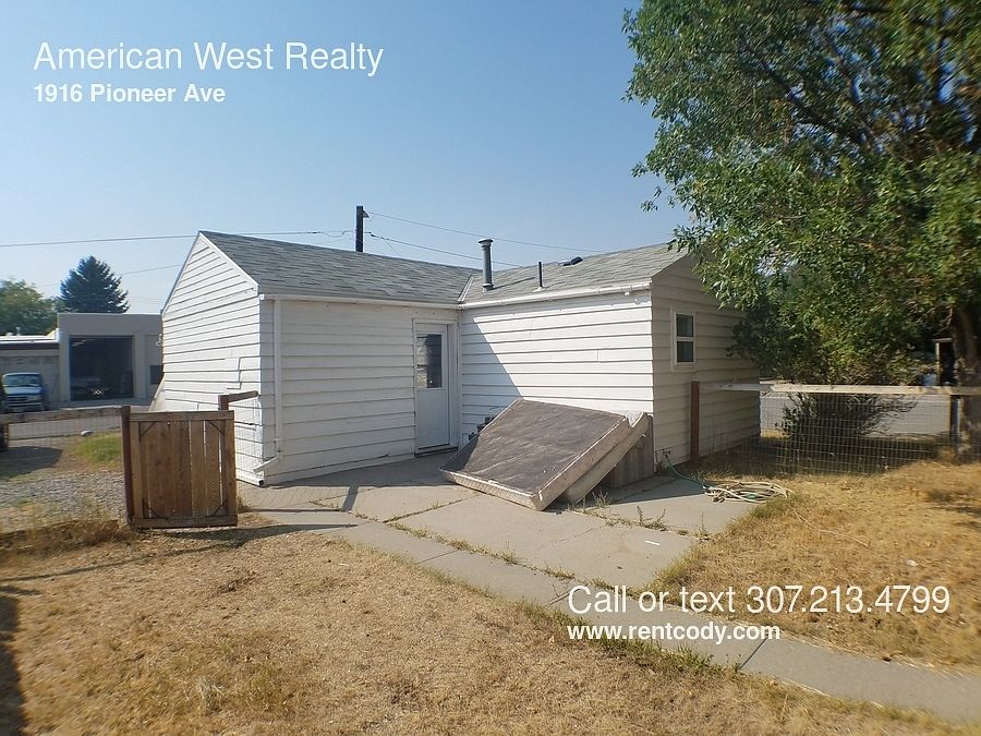 2nd image of 1916 Pioneer Ave