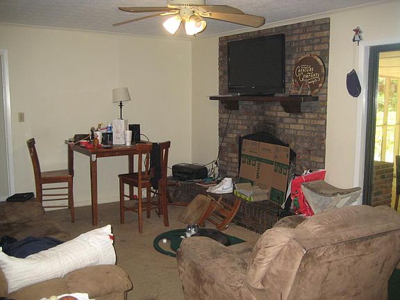 3rd image of 2201 Park Ln