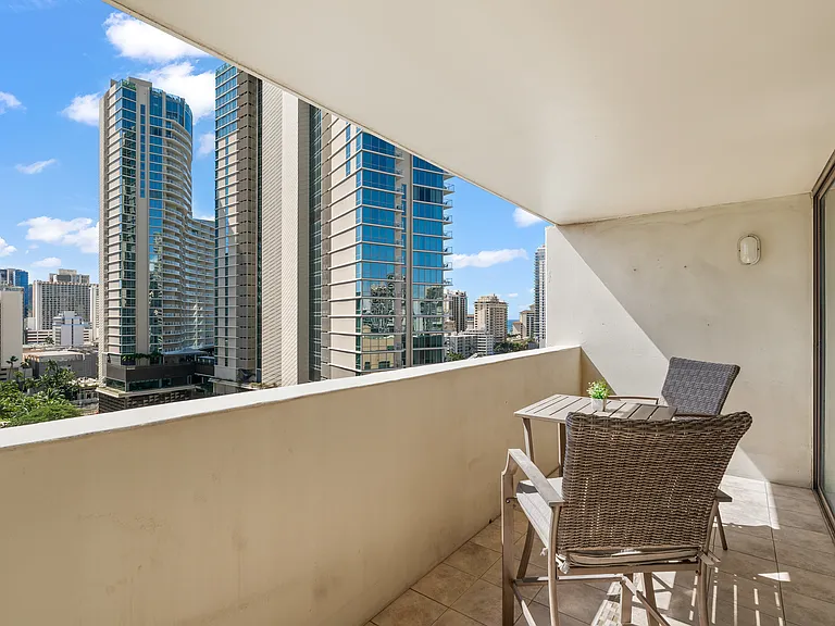 large lanai l