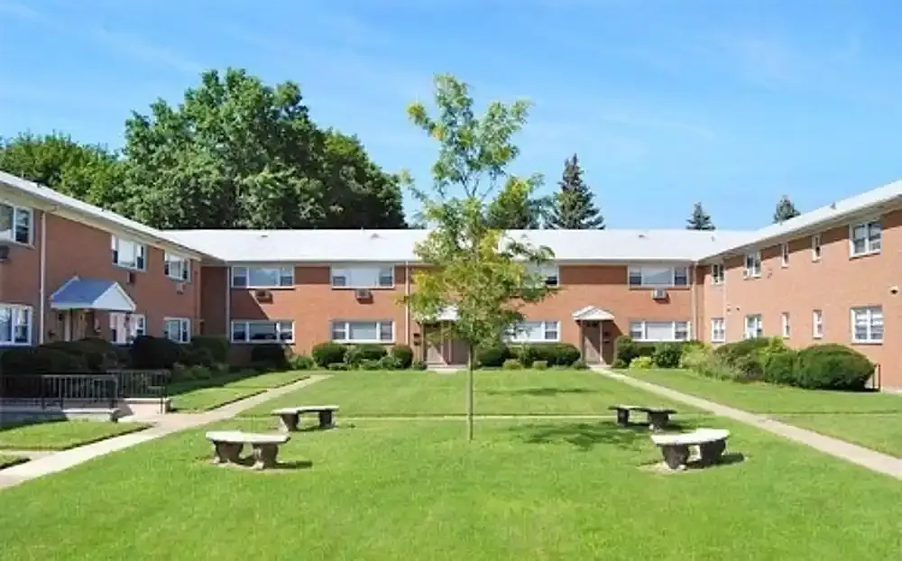 Hawthorne Commons — Photo 1