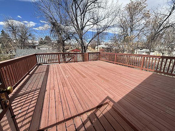 400+ sqft upper deck
