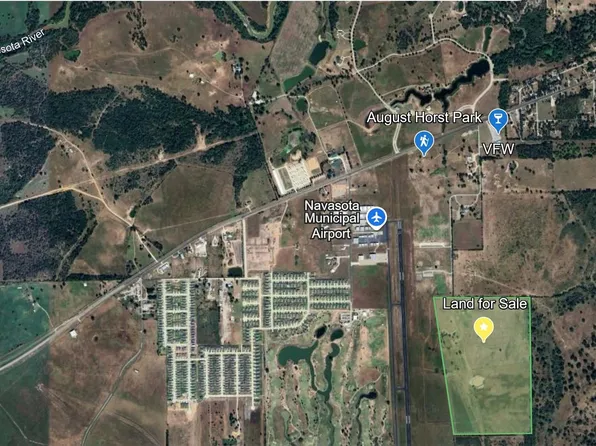 321 Veterans Memorial Dr, Navasota, TX 77868