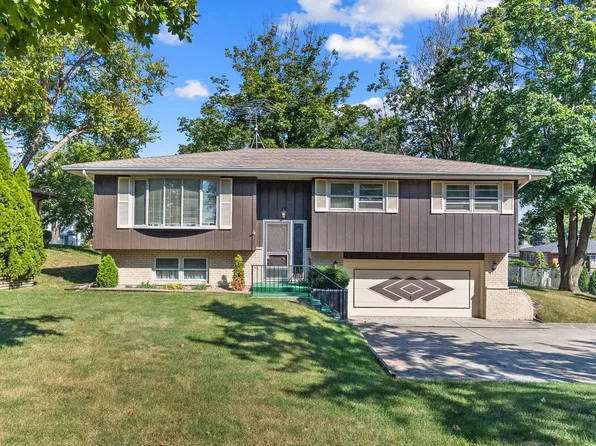 7831 Clarendon Hills Rd, Willowbrook, IL 60527