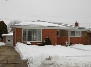 17949 Winsome Rd, Fraser, MI 48026