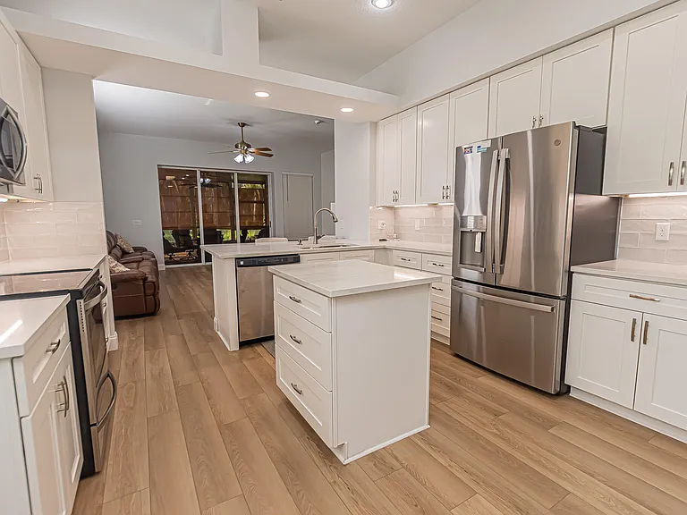 204 NW Zanzibar Pl — Photo 6