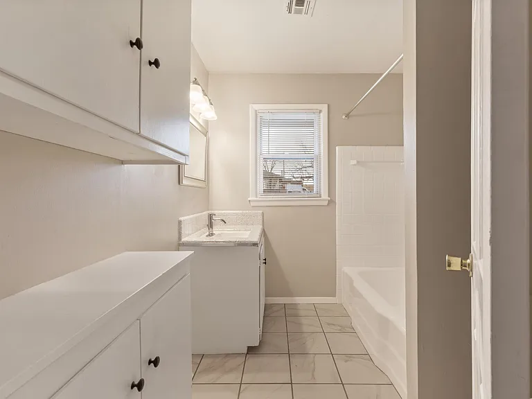 2406 S Yale Ave — Photo 13
