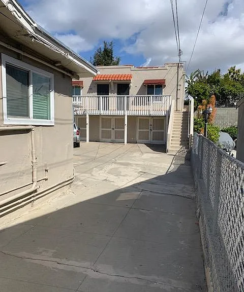 W 6th St — Photo 2