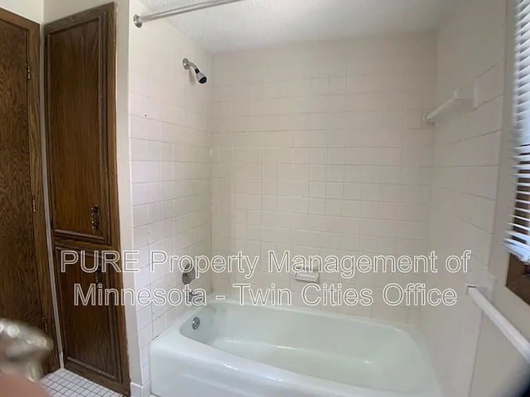 7420 Hyde Park Cir — Photo 12